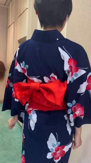 お祭り、花火大会に浴衣でお出かけしたい方
浴衣くん着付&ヘアセット受け付けてます 