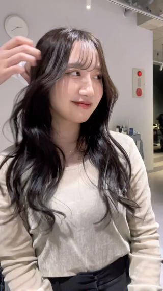 顔まわりカット×アッシュグレージュ
透明感の欲しい方はブリーチなしダブルカラーがおすすめです！
 
