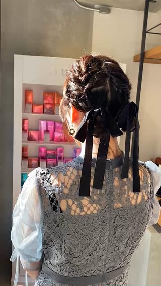 ツインヘア お呼ばれヘア リボンアレンジ