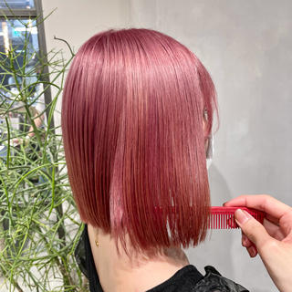 ピンクベージュ