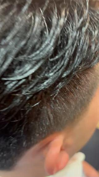 パーマの毛流れを残す7.3フェード