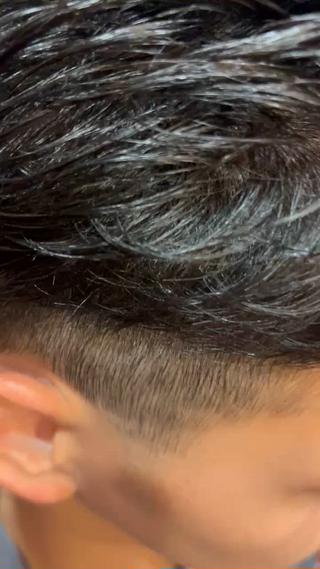 天然パーマを生かしたツーブロック刈り上げ