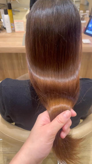 ロング 岩橋 華織のヘアスタイル