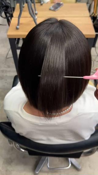 雨の日や湿気で広がりやすい方にオススメです
根元のボリュームを抑えたい方にも

薬剤を一人一人の髪質によって選定をしているので、
ブリーチ履歴がある方やブリーチしてる方でもダメージを最小限に抑えれます！
気になる方は是非お待ちしております
  