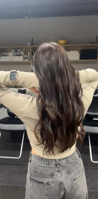 縮毛履歴からの赤み抑えたオリーブカラー
髪質改善トリートメントで髪の補強とツヤツヤに 