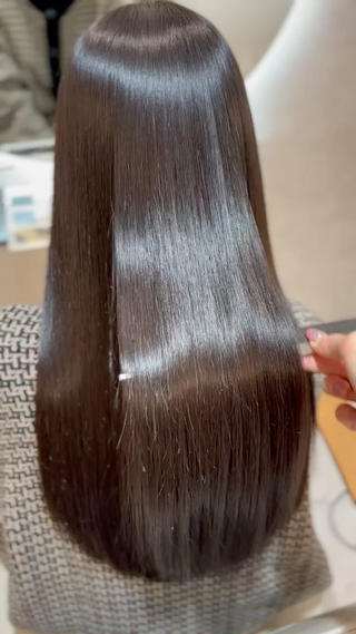 髪質に合わせて薬剤選定
ダメージを最小限に抑えた髪質改善ストレートです。