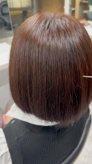 ブラック→ブラウンのトーンアップワンカラー

広がりやすくダメージしやすい髪質にも最適なカラーを〇

byfifthでお待ちしております！ 