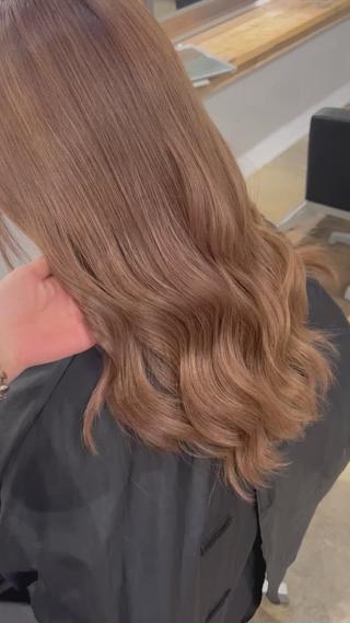 大人ブラウンカラーもお任せ下さい
おうちで簡単に出来るコテアレンジもお伝えできます