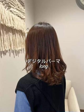 セミロング パーマ 吉田 咲樹のヘアスタイル