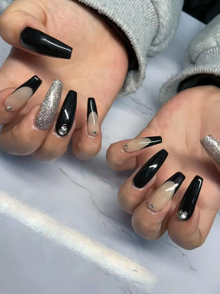 チップ長さだしでもフィルインを続けてればここまで長いネイルもできるようになります 