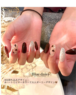 お持ち込みデザインです。
イベント予定に合わせてネイルをさせて頂きました
ハートデザインにボルドーとビターチョコカラーを合わせたカラーが可愛いです
ラメはフラッシュが入っているので旅先の映え写真がさらに楽しめます