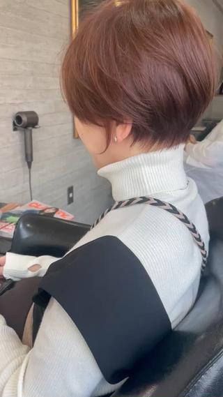 暖色系のカラーに染めさせて頂き少し春を感じるショートヘア 