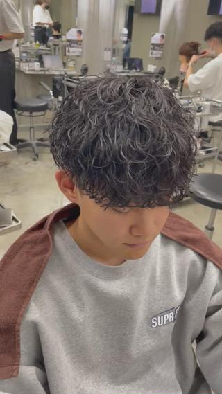 今流行りの波巻きパーマ 