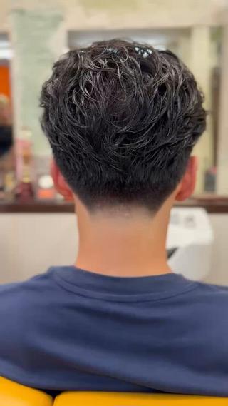 フェザーショートのバックです！ナチュラルなフェードで誰でもオススメです！ 