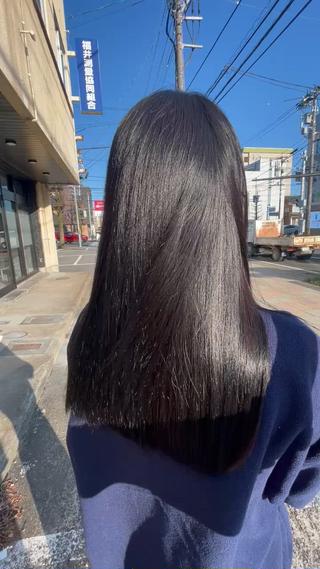 暗髪は一番艶感がでます！
風が吹いてもサラサラな髪へ 