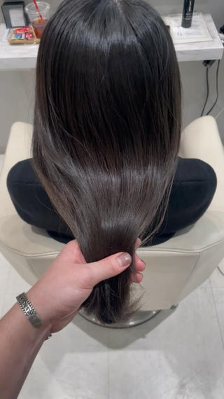 透明感が出る艶感カラー 