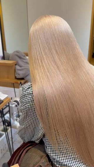 カラー 肌に馴染むハイトーン /ミルクティーカラーのヘアスタイル