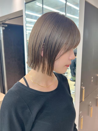 軽さのでる切りっぱなしボブ

ストレートアイロンを使うだけでオシャレにキマります 