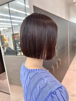 ラインを綺麗に、やさしくうちに収まるボブ

軽めがふんわり優しい雰囲気にしてくれます 