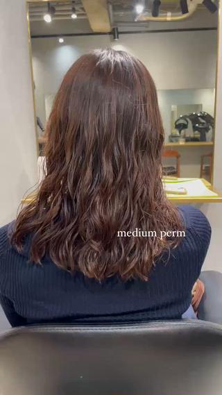 ゆるふわコテ巻き風デジタルパーマ
はじめてパーマをかける方にもおすすめ◎

ブリーチ毛、縮毛矯正、髪質改善などの履歴がある方は一度メッセージにてご相談ください 