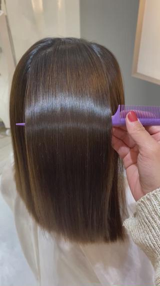 普通のストレートパーマよりツヤと柔らかさを出せて、ブリーチ等でダメージのある髪にも施術可能です!
是非この柔らかさを体感して下さい