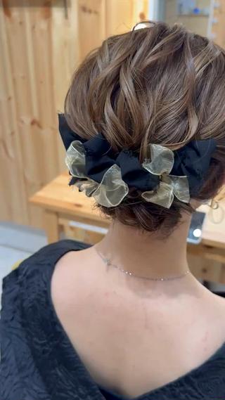 髪の毛が短くてもアップスタイルが可能です
リボンも当店で販売しております
お洋服のコーディネートに合わせてご提案します!!