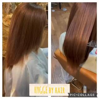 クセ毛で悩む全てのかたへ
【美髪矯正(縮毛矯正)】のご紹介です。
美髪矯正は髪質改善の1つ、縮毛矯正。
パサパサや毛羽立って広がる髪
ゆうことをきかないおさまらない髪などのかたにとって
美髪矯正は、
忙しい毎日や朝ギリギリまでゆっくり寝ていたいなど、
早起きしてたくさん準備をせずとも
夜にしっかり乾かすだけで、
自分の髪じゃないような自然な収まり、
サラサラ艶髪に一回の施術で叶えられます。
あなたも、たくさんの人に褒められる
艶髪を手に入れませんか?