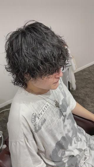 snsで人気の波巻パーマ 