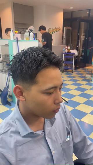 夏に向けてサッパリの横フェードの上短め
ご予約お待ちしております！！！！ 