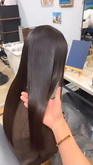 このお客様実は・・・
・
・
やんわりクセのあるポーラス毛なお客様。
・
プリンセストリートメント(くせ毛用)をされて見違えるような髪質に大変身!!
・
髪にハリコシが生まれ強度が上がり、くせ感を払拭させ艶感爆上がり!!恐ろしいトリートメント
・
・
・
・
今日からあなたもプリンセス