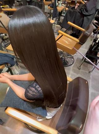 TOKIOsinka×髪質改善️
髪の外部、内部の栄養補給と内部補修の最強トリートメント

このメニューから+1000円でTOKIOsinkaに変更可能 