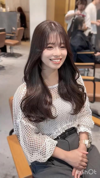 ・トレンド感のある大人っぽ韓国ヘア、抜け感のナチュラルな韓国レイヤーカット得意です
・くくっても、そのままでも可愛い。
“こだわりの前髪・顔まわりカット”
顔型、輪郭を見て
ベストな状態に垢抜けさせます