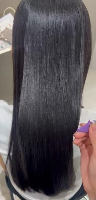 梅雨時期に気になるくせを縮毛矯正で整えて、気になるツヤも出しませんか？ 