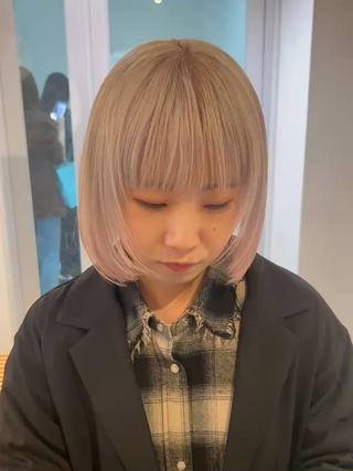 ホワイトブロンドにデザインpink
毛先にニュアンスピンク 