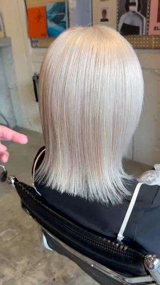 ホワイトブロンドのハイトーンカラー
1番ライトなカラーリング 