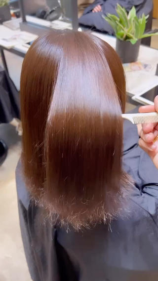 セミロング 縮毛矯正・似合わせ タナカ レイヤのヘアスタイル