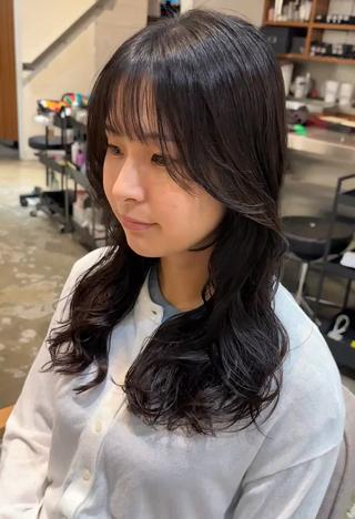 スタイリストデビューに向けてパーマモデル様ご案内させていただいております