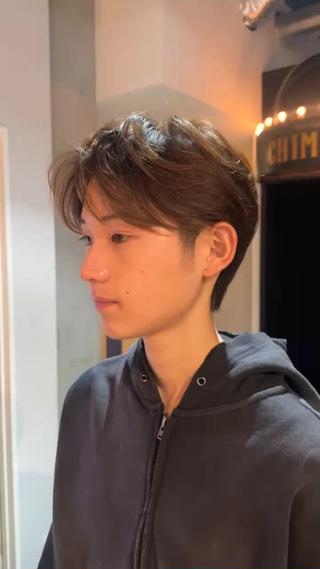 こんにちは!
表参道、南青山にあるNORA HAIR SALONアシスタントNATSUMIです!
襟足や、耳周り長すぎず短すぎない爽やかなセンターパート!
誰でも挑戦しやすいのでオススメです!