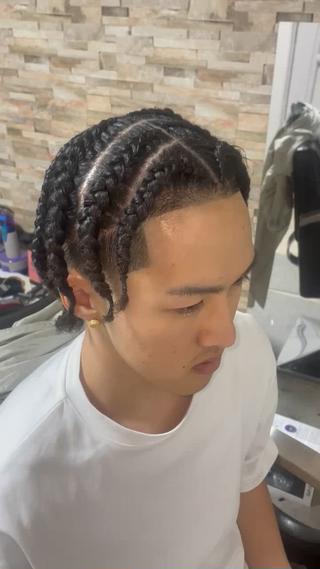 コーンロウとフェードの組み合わせの参考になります 
