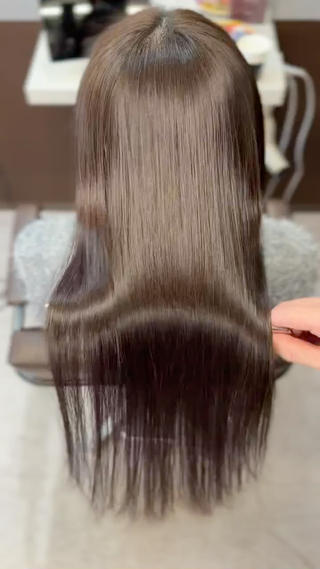 縮毛矯正でツヤ感しっかり◎
手で乾かしただけで自然におさまるように施術しています(^^)