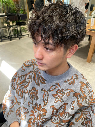 目にかかるくらいの長さで、セクシーに 
スパイラルパーマは 似合わせで、強さを調整しております♡ 