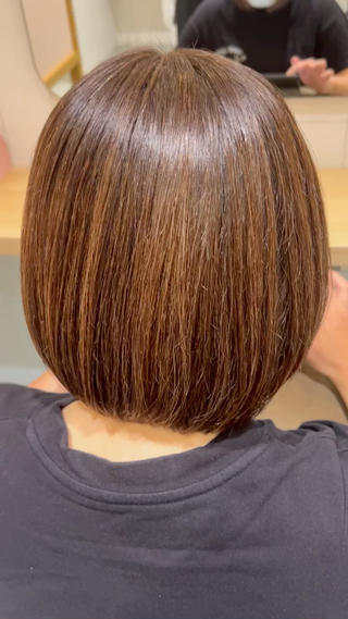 気になる根元の白髪とさよなら

中間から毛先の明る、色味に合わせてリタッチカラー 