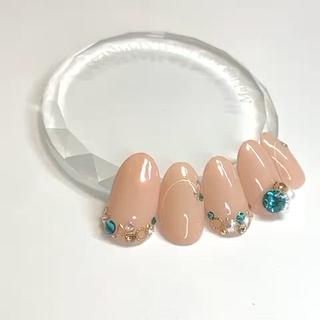 ビジューでキラキラにしました
ブルーがアクセントになって可愛いく仕上がりました♡ 