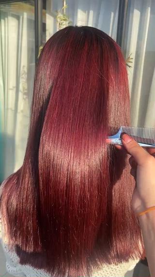 レッドでもないパープルでもない絶妙カラー𖤐´-
色っぽさのでる艶カラー 