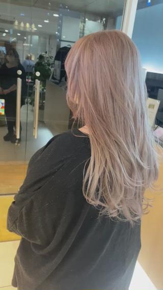 ブリーチ2回でホワイトブロンドに!!
ケアブリーチ+イルミナカラー使用