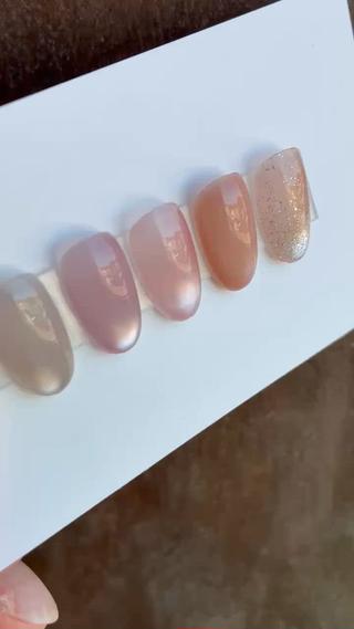 ▷シルキーなぷるぷる感のあるマグネットネイル。
厳選した人気色5色の中からお選びいただけます。
▷オフがない方は4,400円 