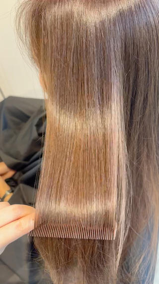 ずっと白髪染めをされてきたお客様です 一年以上任せていただいており、ここまで透明感を出しながらつやつやブラウンカラーまでもってこれます 