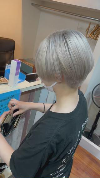 ショート カラー 高野 真弥のヘアスタイル