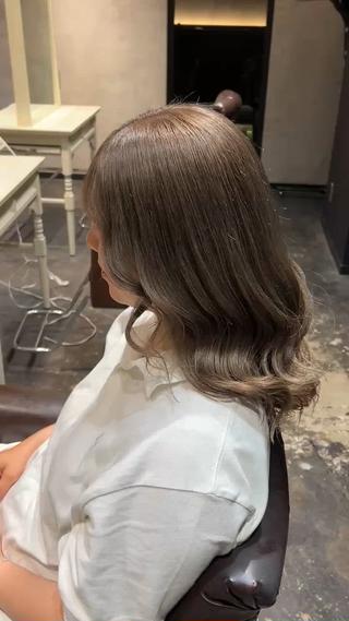セミロング 朝飛 唯菜のヘアスタイル