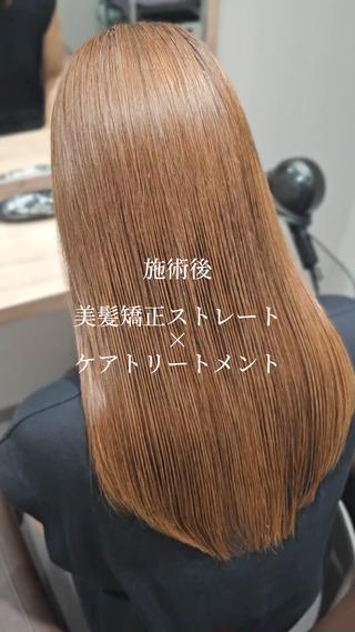 セミロング 縮毛矯正をしている人 のためのカラーのヘアスタイル